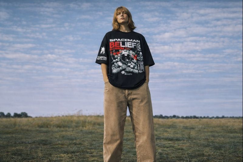 🖤 OVERSIZED GRAPHIC T-SHIRT – SPACEMAN EDITION